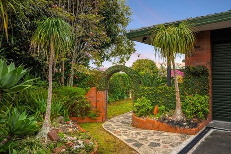 Photo of property in 22 John Dee Crescent, Red Beach, 0932