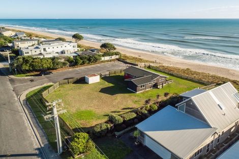Photo of property in 107 Karewa Parade, Papamoa Beach, Papamoa, 3118