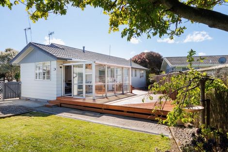 Photo of property in 8 Paradise Place, Milson, Palmerston North, 4414