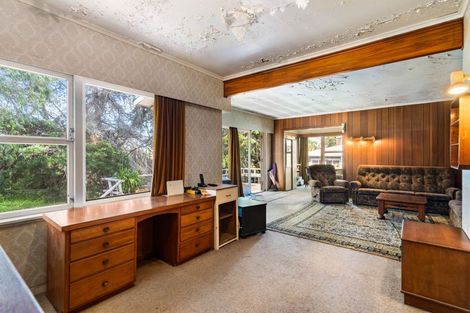 Photo of property in 104 Chivalry Road, Glenfield, Auckland, 0629