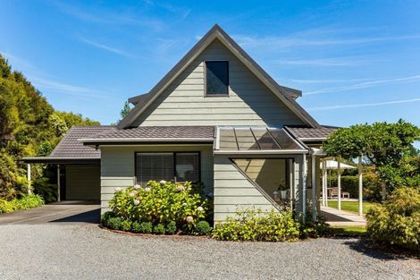 Photo of property in 33 Paremata Haywards Road, Pauatahanui, Porirua, 5381