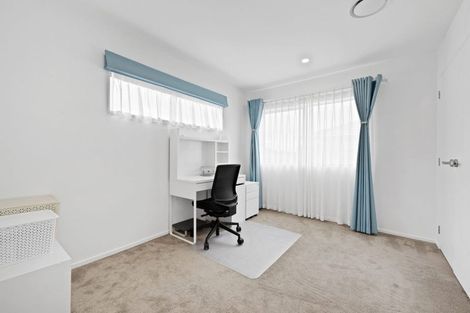 Photo of property in 142c Prince Regent Drive, Half Moon Bay, Auckland, 2012