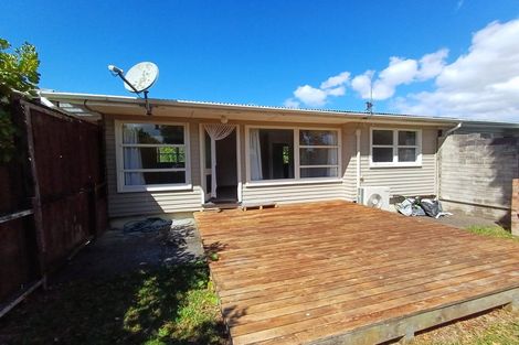Photo of property in 2/14 Ozich Avenue, Te Atatu South, Auckland, 0610