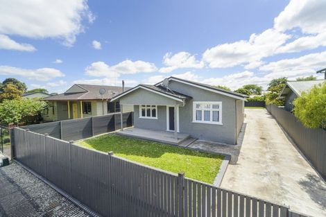 Photo of property in 11 Shamrock Street, Takaro, Palmerston North, 4412