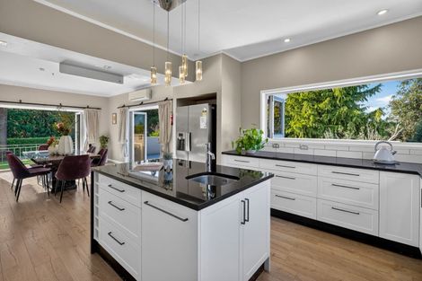 Photo of property in 873 Waitakere Road, Kumeu, 0891