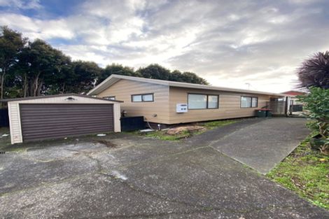 Photo of property in 2/10 Kirklow Place, Goodwood Heights, Auckland, 2105