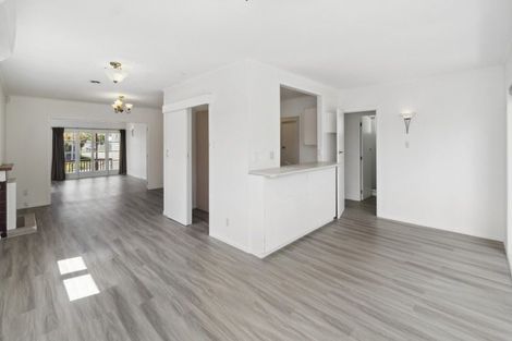 Photo of property in 20 Chilcott Road, Henderson, Auckland, 0612