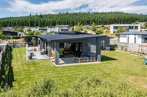 Photo of property in 9 Centre Crescent, Wanaka, 9305