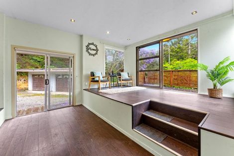 Photo of property in 10 Hobbs Road, Matakatia, Whangaparaoa, 0930