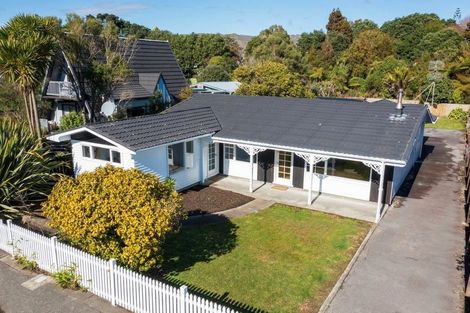Photo of property in 17 Park Avenue, Waikanae, 5036