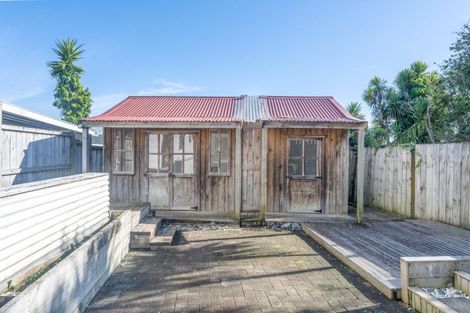 Photo of property in 2/25 Ballater Place, Highland Park, Auckland, 2010