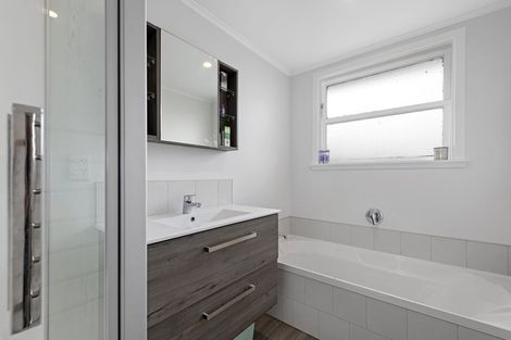 Photo of property in 15 Whirinaki Crescent, Heretaunga, Upper Hutt, 5018