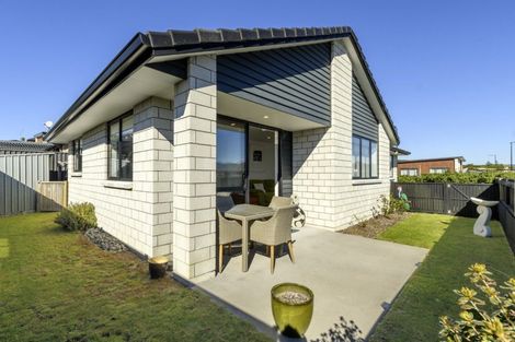 Photo of property in 10 Settler Avenue, Omokoroa, 3114