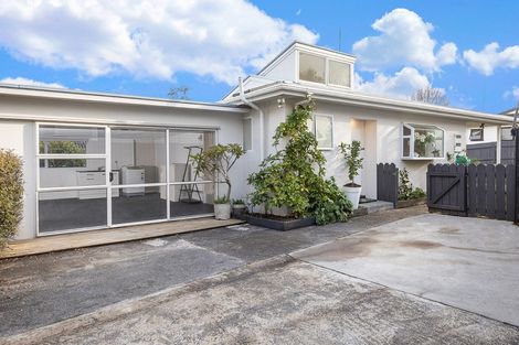 Photo of property in 70 Barrack Road, Mount Wellington, Auckland, 1060