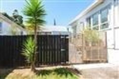 Photo of property in 4/4 Hutchinson Avenue, New Lynn, Auckland, 0600