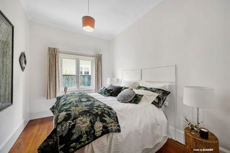 Photo of property in 19 Glen Road, Kelburn, Wellington, 6012