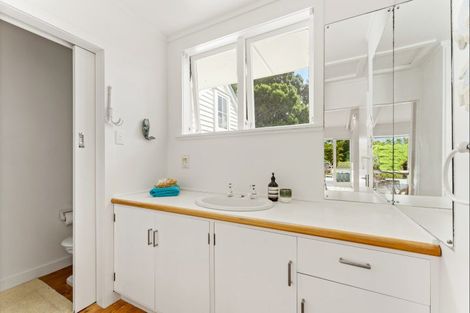 Photo of property in 16 Grand View Road, Leigh, 0985