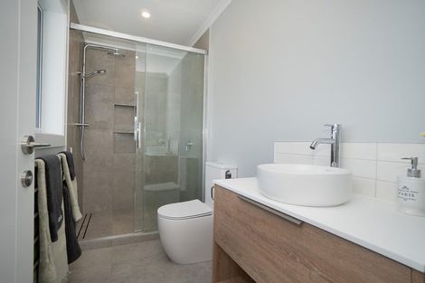 Photo of property in 44 Atlantic Drive, Fitzherbert, Palmerston North, 4410