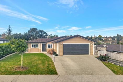 Photo of property in 10 Nirmal Place, Sunnyvale, Auckland, 0612