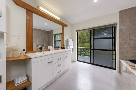 Photo of property in 1070 Scenic Drive North, Swanson, Auckland, 0816