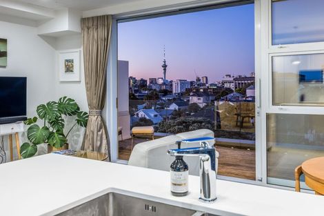 Photo of property in 405/246 Khyber Pass Road, Grafton, Auckland, 1023