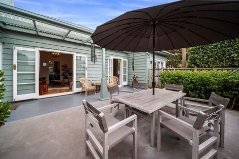 Photo of property in 9 Mayfair Place, Westown, New Plymouth, 4310