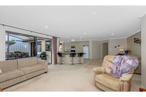 Photo of property in 66 Grovenor Drive, Orewa, 0931