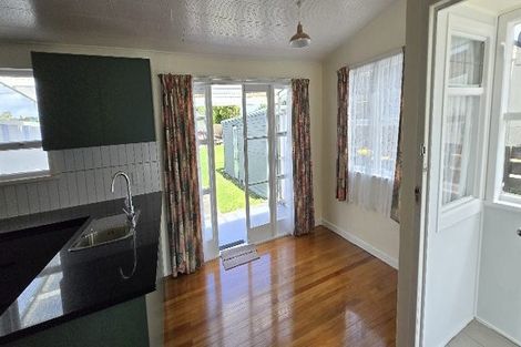 Photo of property in 67 View Road, Henderson, Auckland, 0612