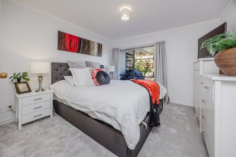 Photo of property in 2/8 Lochend Place, Highland Park, Auckland, 2010