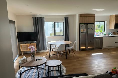 Photo of property in 17b Craigbank Avenue, New Lynn, Auckland, 0600