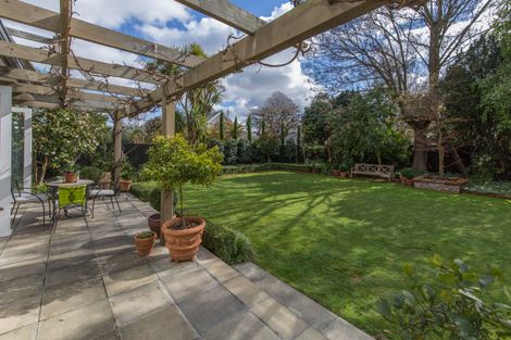 Photo of property in 166 Fendalton Road, Fendalton, Christchurch, 8052