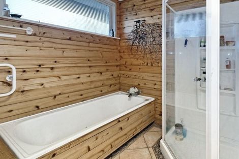 Photo of property in 27 Atkinson Road, Titirangi, Auckland, 0604