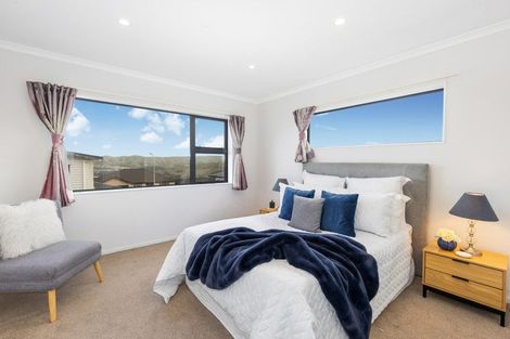 Photo of property in 7a Sandino Place, Grenada Village, Wellington, 6037