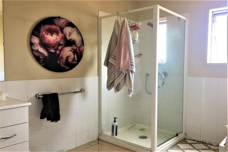 Photo of property in 49 Tiri Tiri Road, Birkdale, Auckland, 0626