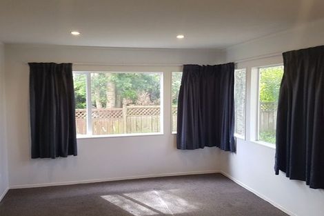 Photo of property in 60 Lagoon Way, West Harbour, Auckland, 0618