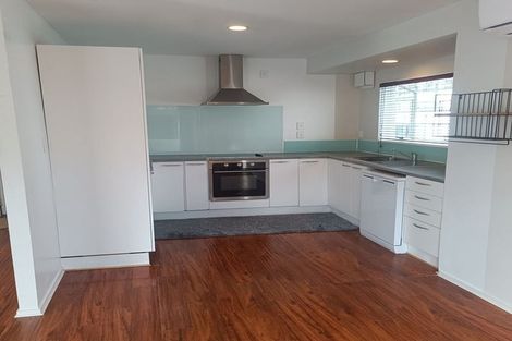 Photo of property in 3/166 Bradbury Road, Botany Downs, Auckland, 2010