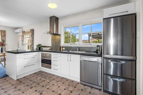 Photo of property in 7 Lombard Place, Avonhead, Christchurch, 8042