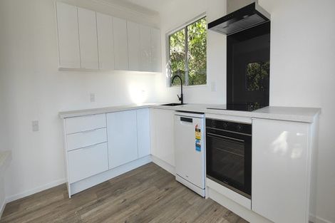 Photo of property in 2/4 Glanmire Road, Newlands, Wellington, 6037