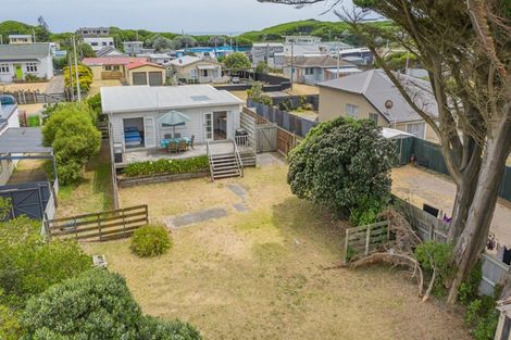 Photo of property in 13 Rangitane Street, Himatangi Beach, Foxton, 4891
