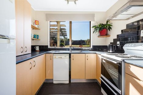 Photo of property in 4 Gaff Place, Whitby, Porirua, 5024
