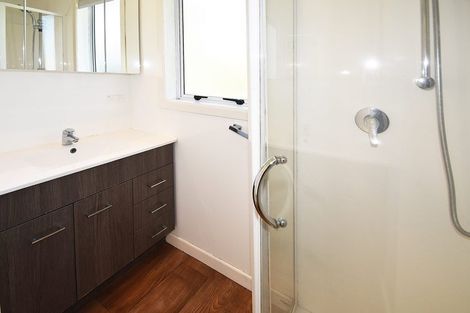 Photo of property in 52 Beaubank Road, Kelston, Auckland, 0602