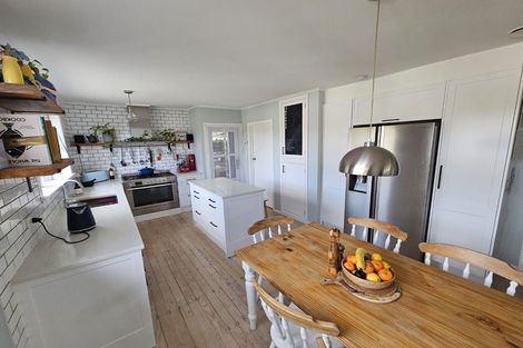 Photo of property in 5 Bayside Avenue, Te Atatu Peninsula, Auckland, 0610