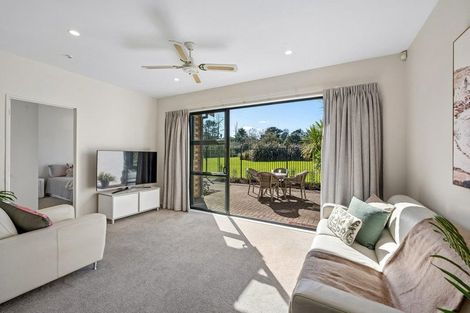 Photo of property in 8/9-13 Fields Parade, Oteha, Auckland, 0632