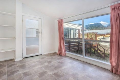 Photo of property in 48 Collins Avenue, Tawa, Wellington, 5028