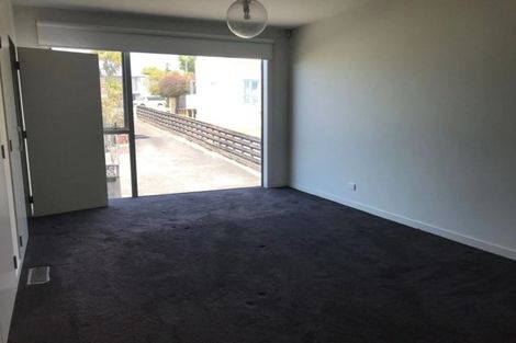 Photo of property in 1/14 Rothesay Bay Road, Rothesay Bay, Auckland, 0630