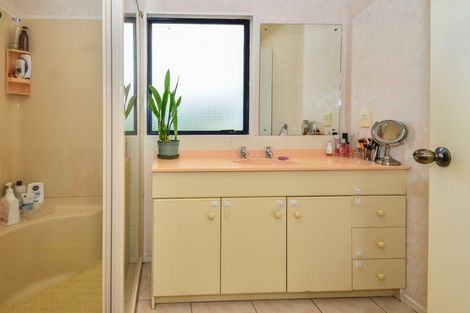 Photo of property in 2/9 Bellville Drive, Clendon Park, Auckland, 2103