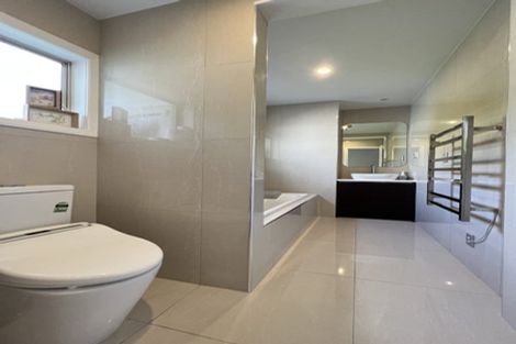 Photo of property in 2a Eastcliffe Road, Castor Bay, Auckland, 0620