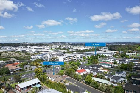 Photo of property in 1 Mana Lane, Pinehill, Auckland, 0632