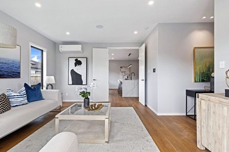 Photo of property in 11 Mcindoe Road, Kumeu, 0810