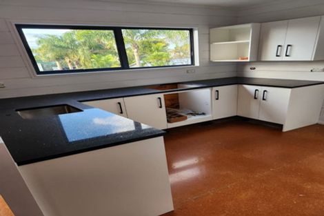 Photo of property in 21 Waiora Road, Stanmore Bay, Whangaparaoa, 0932